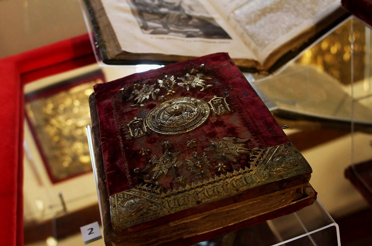 The “Onufri” Museum has a collection of two hundred mainly ecclestial objects, gathered primarily from the Berat region.