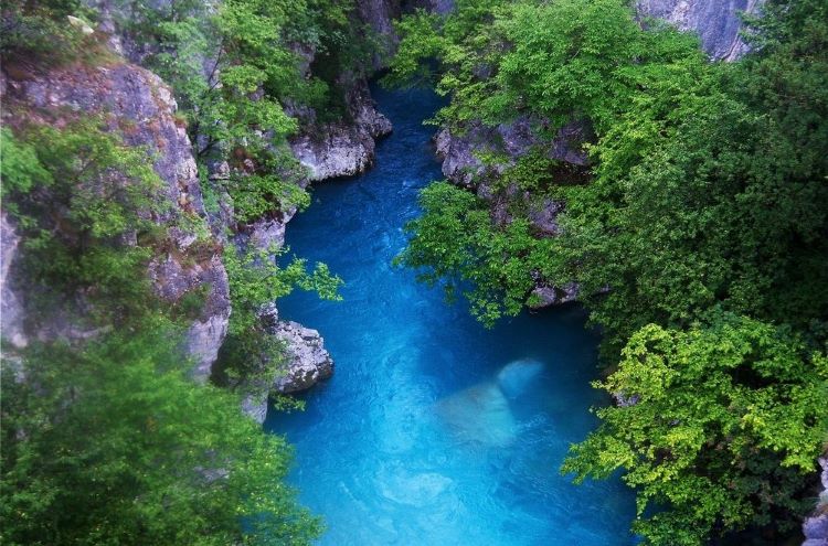Grunas Canyon resonates with an unmatched beauty in every season, having adequate water levels within at all times.